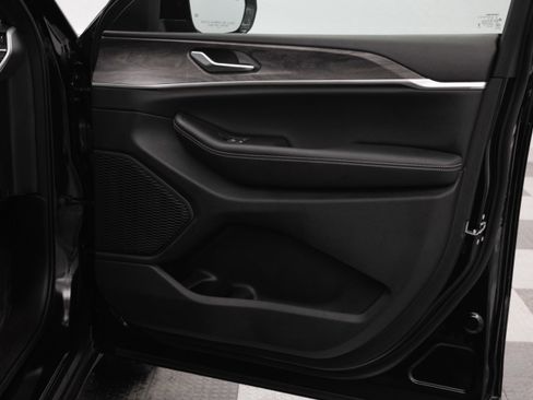 Used 2024 Jeep Grand Cherokee Limited image 28