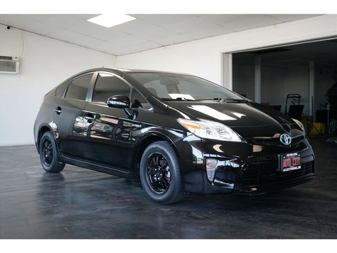 Used 2014 Toyota Prius Four image 1