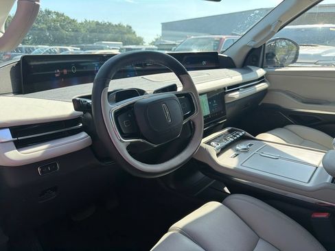 Used 2026 Lincoln Navigator Reserve AWD/4WD image 9