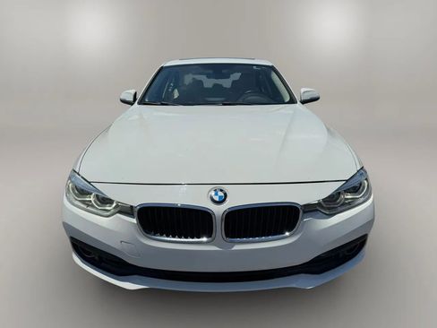 Used 2018 BMW 320i xDrive Sedan AWD/4WD image 3