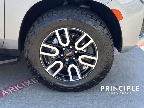 Used 2024 GMC Yukon AT4 w/ Technology Package AWD/4WD image 4