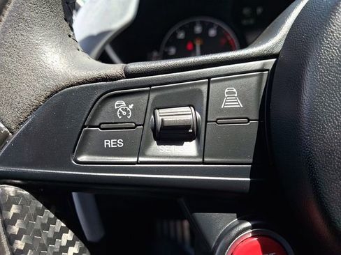 Used 2017 Alfa Romeo Giulia Quadrifoglio RWD image 23