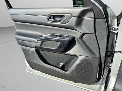 Certified 2025 Nissan Pathfinder S FWD image 24