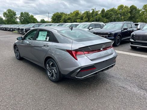 New 2025 Hyundai Elantra SEL image 5