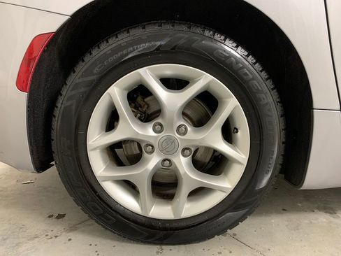 Used 2018 Chrysler Pacifica Touring-L Plus w/ Tire & Wheel Group image 31