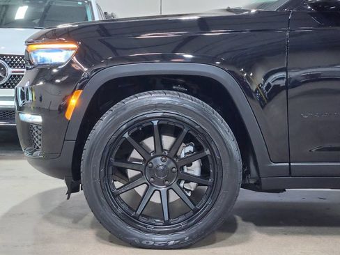 Used 2023 Jeep Grand Cherokee L Limited w/ Black Appearance Package RWD image 5