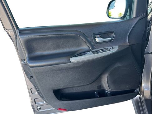 Used 2015 Toyota Sienna SE FWD image 17