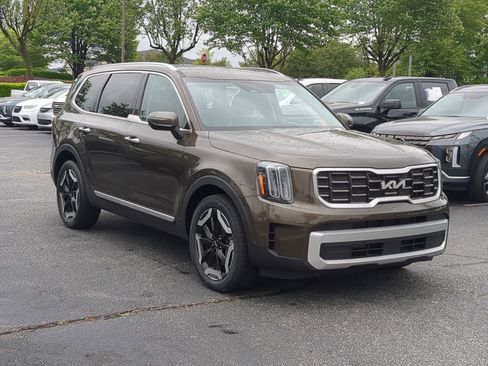 Used 2025 Kia Telluride S FWD image 2