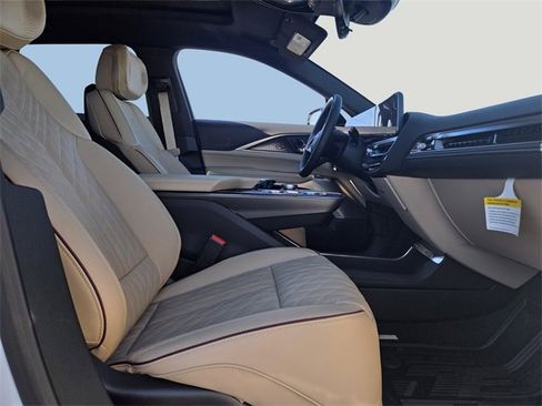 New 2025 Cadillac Lyriq Luxury image 14