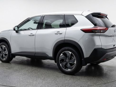 Used 2025 Nissan Rogue SV image 6