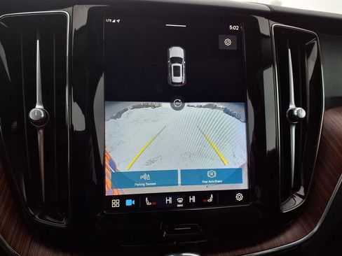 Used 2023 Volvo XC60 B5 Plus image 7