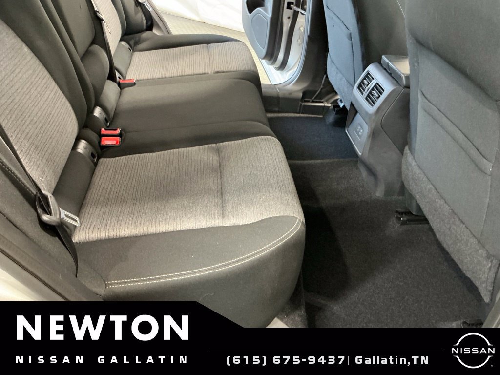 Used 2022 Nissan Rogue SV FWD image 16