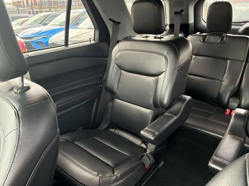 Used 2023 Ford Explorer Limited AWD/4WD image 37