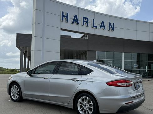 Used 2020 Ford Fusion SE FWD image 3