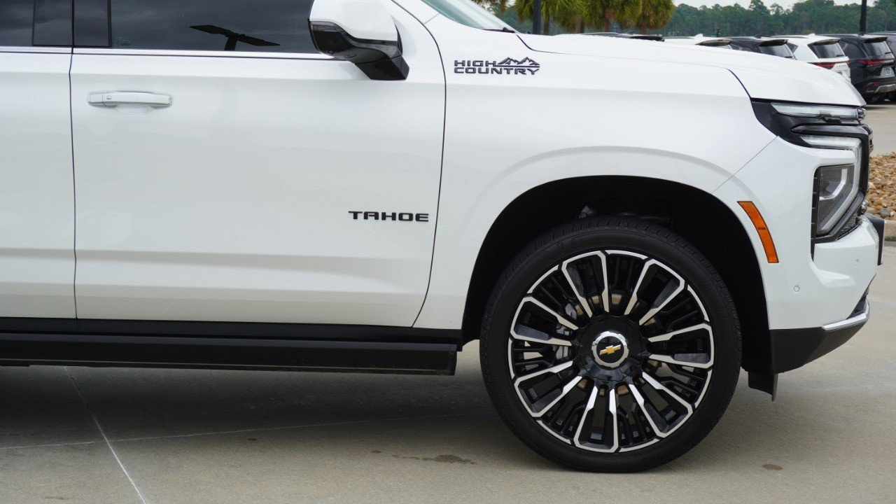 Used 2025 Chevrolet Tahoe High Country AWD/4WD image 9