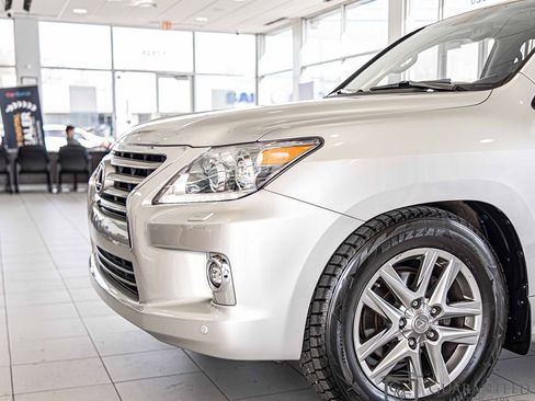 Used 2015 Lexus LX 570 4WD w/ Luxury Package image 4