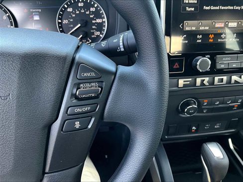 Used 2025 Nissan Frontier SV image 37