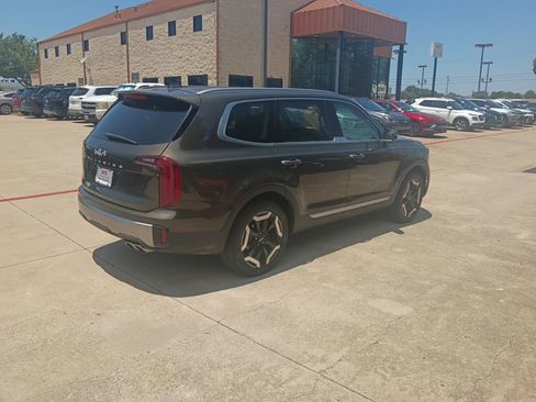 Used 2025 Kia Telluride S FWD image 7