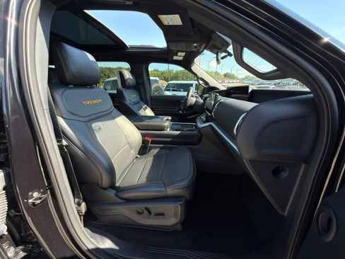 Used 2025 Ford Expedition Tremor AWD/4WD image 10