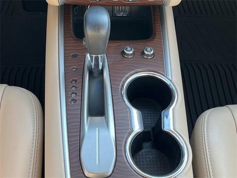 Used 2018 Nissan Pathfinder Platinum image 17