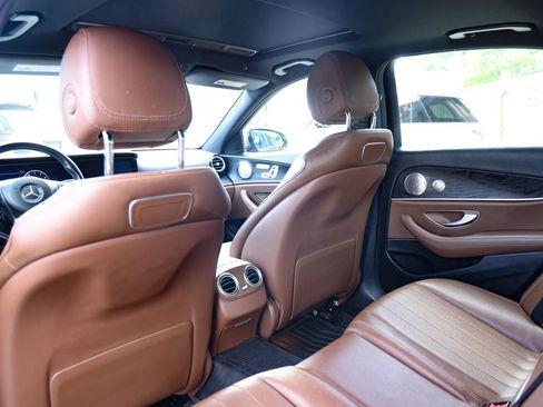 Used 2018 Mercedes-Benz E 300 4MATIC image 26