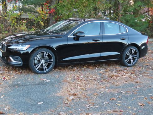 Used 2021 Volvo S60 T6 Inscription image 3
