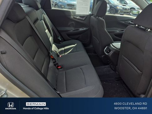 Used 2016 Chevrolet Malibu LT FWD image 11