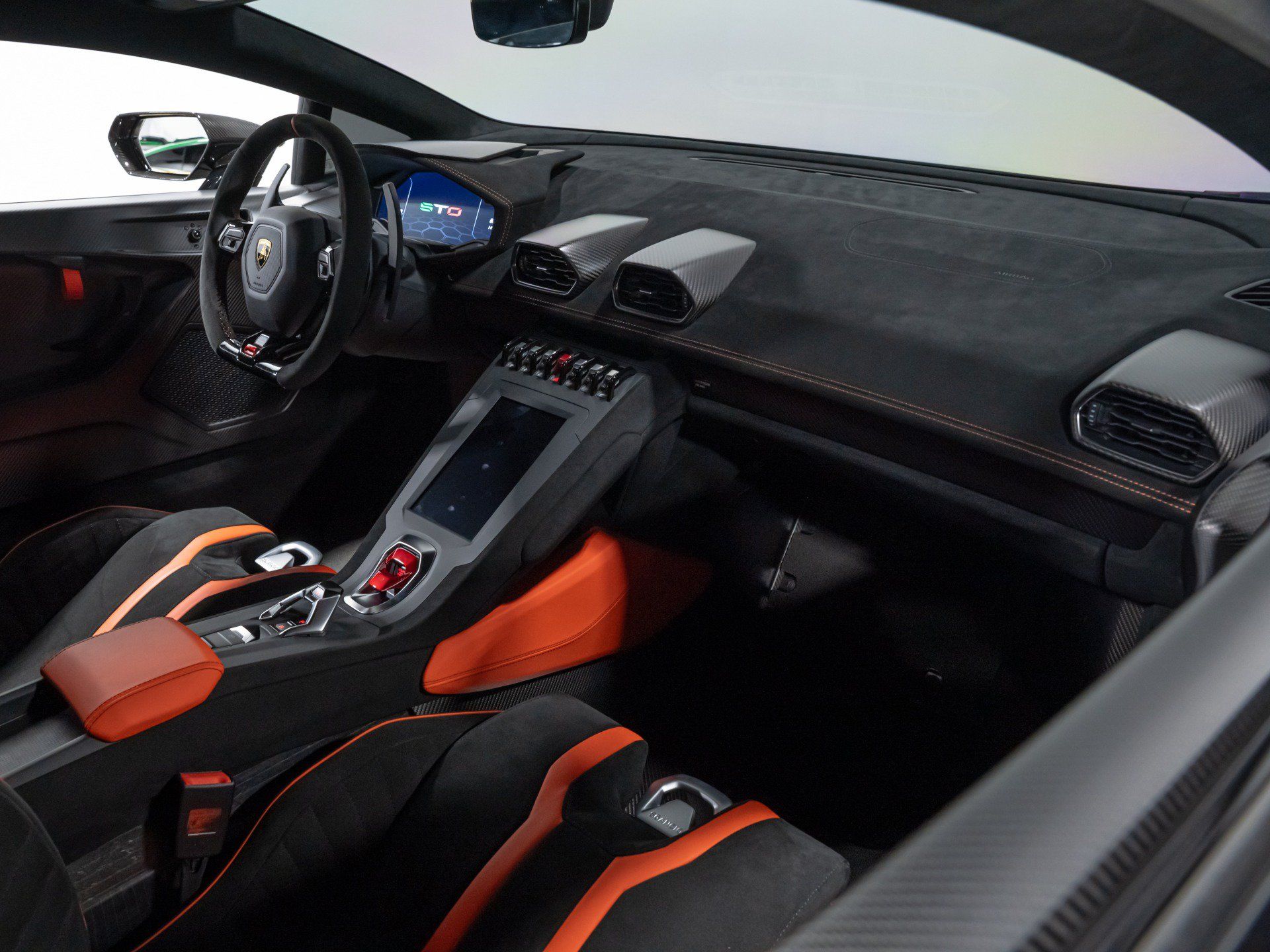 Used 2024 Lamborghini Huracan STO RWD image 87