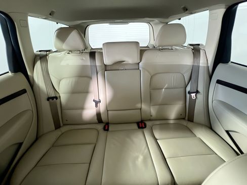 Used 2013 Volvo XC70 T6 image 33