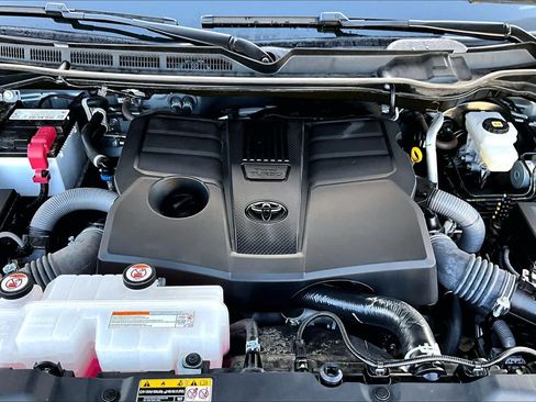 Used 2025 Toyota Tundra Platinum AWD/4WD image 32