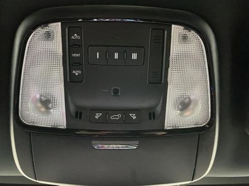 Used 2022 Dodge Durango R/T w/ Tow 'N Go Package AWD/4WD image 36