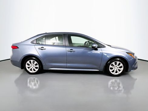 Used 2025 Toyota Corolla LE FWD image 3