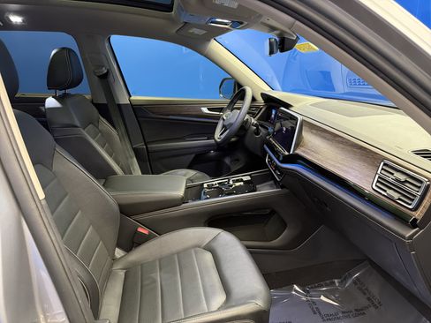 Used 2024 Volkswagen Atlas SEL image 24