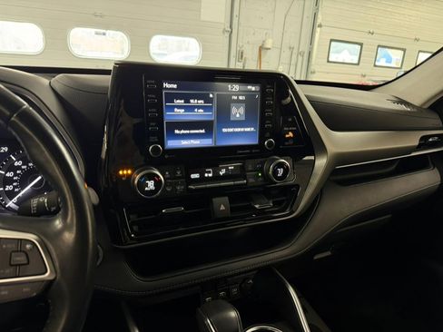 Used 2021 Toyota Highlander XLE image 20