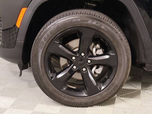 Used 2024 Jeep Grand Cherokee Altitude RWD image 18