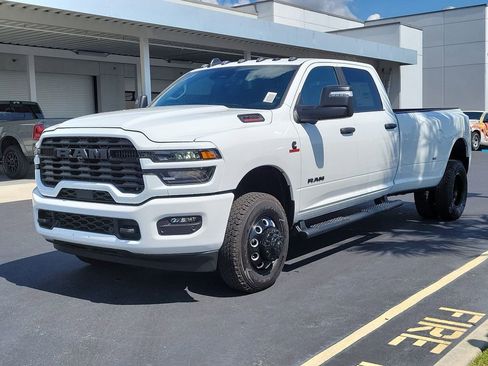 New 2026 RAM 3500 Big Horn AWD/4WD image 3