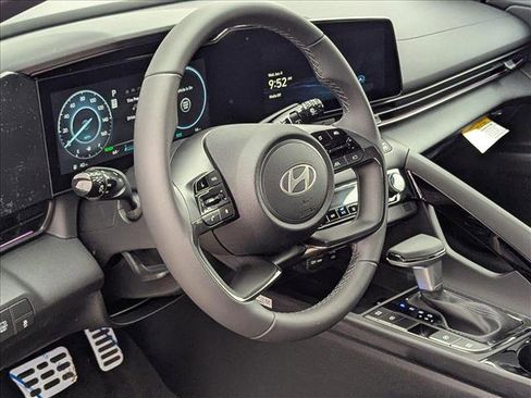 New 2025 Hyundai Elantra SEL image 3