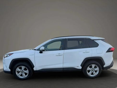 Used 2021 Toyota RAV4 XLE w/ Convenience Package AWD/4WD image 8