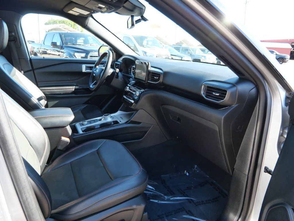 Used 2023 Ford Explorer ST-Line w/ Class IV Trailer Tow Package AWD/4WD image 11