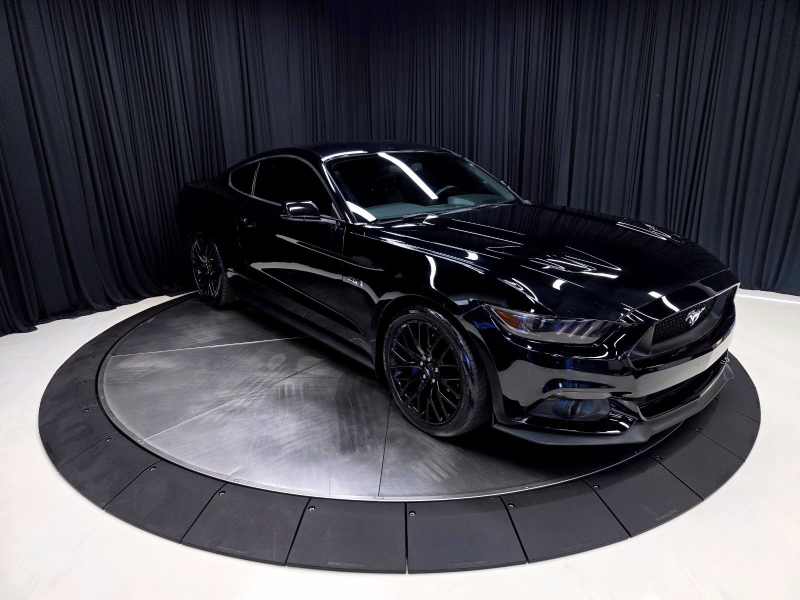 Used 2017 Ford Mustang GT Premium w/ GT Performance Package RWD image 7