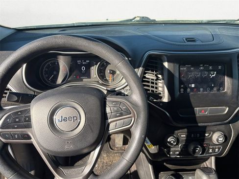 Used 2019 Jeep Cherokee Latitude w/ Popular Appearance Group image 10