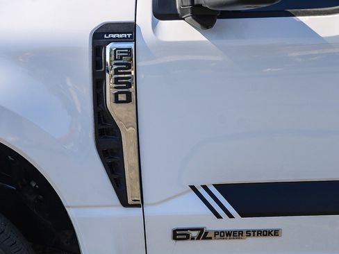 Used 2024 Ford F250 Lariat image 10