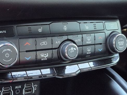 Used 2024 Dodge Durango SXT AWD/4WD image 15