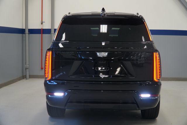 Used 2026 Cadillac Escalade IQL Sport 1 w/ LPO, ONYX Package AWD/4WD image 5