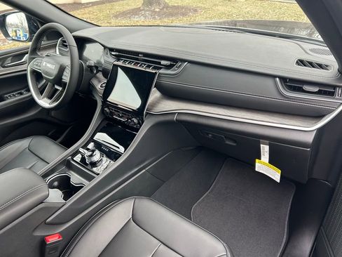 New 2025 Jeep Grand Cherokee L Limited image 21