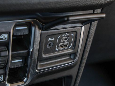 Used 2024 Jeep Wrangler Unlimited AWD/4WD image 18