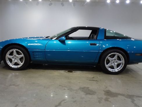 Used 1994 Chevrolet Corvette Coupe RWD image 6
