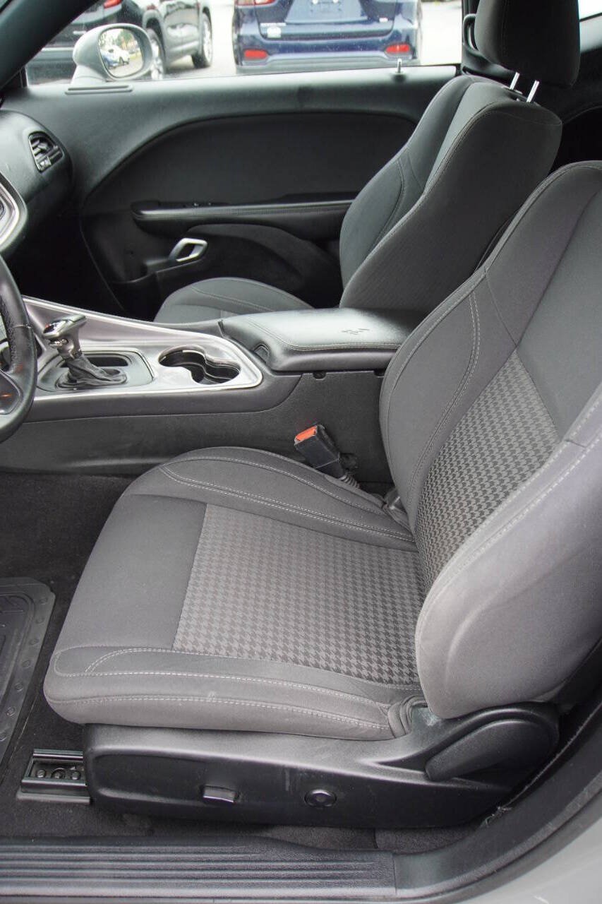 Used 2019 Dodge Challenger SXT RWD image 10