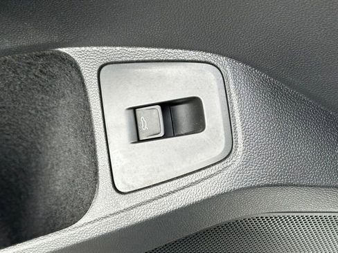 Certified 2022 Volkswagen Tiguan SE R-Line image 23