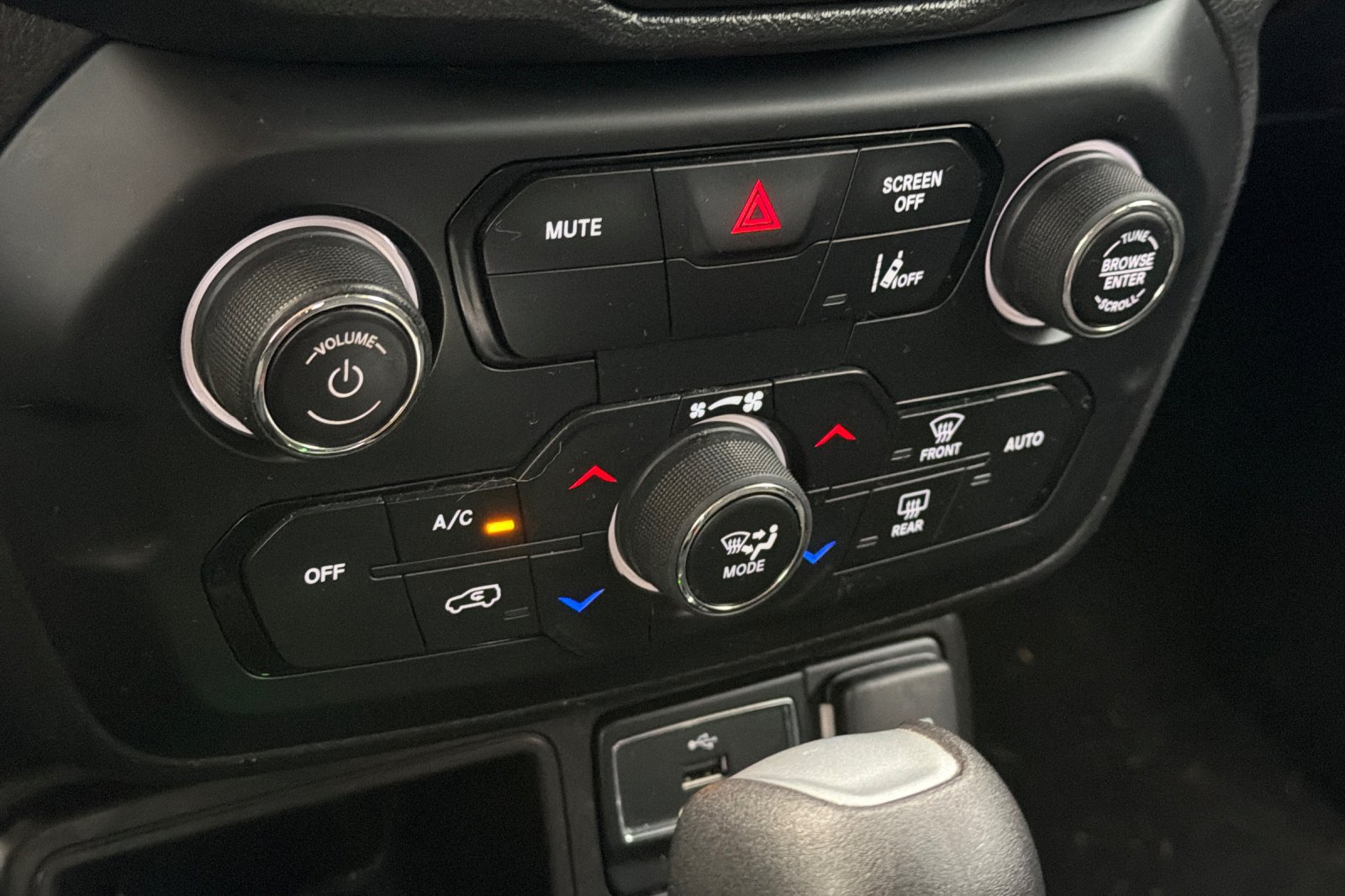 Used 2021 Jeep Renegade Latitude FWD image 25
